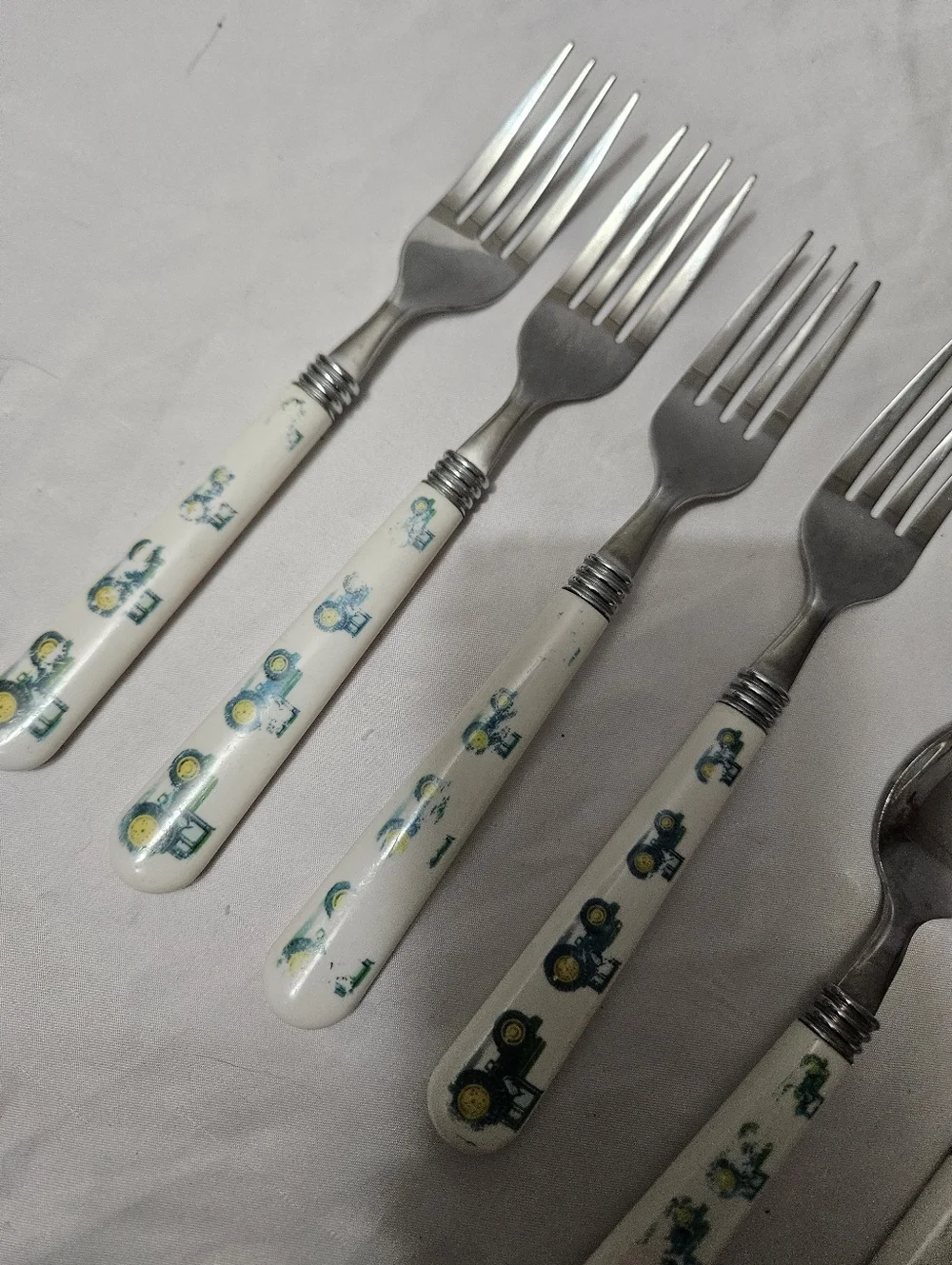 Gibson Flatwear Set Green Tractor Serves 4 USED!!